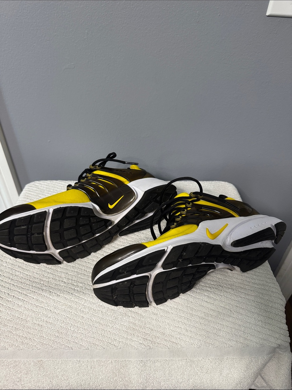 Nike Air Presto Tour Men’s Size 9, Yellow Black White Running Shoes, rare color - Picture 7 of 7